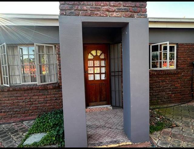 2 BEDROOM TOWNHOUSE FOR SALE IN MEYERVILLE